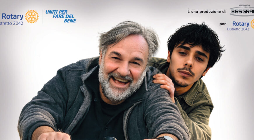 Andrea Battistini dirige Maurizio Donadoni in “Service Above Self(ie)”